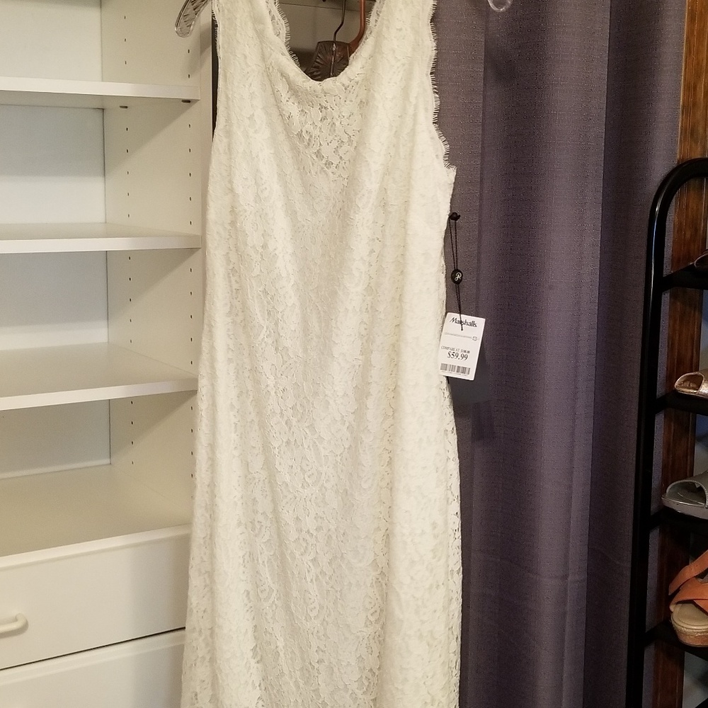 White lace sleeveless dress